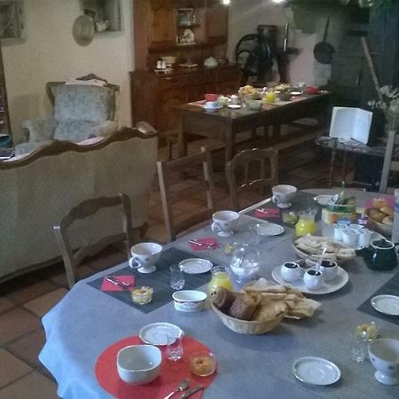 לינה וארוחת בוקר Pouilly-sous-Charlieu Aux Ronzieres מראה חיצוני תמונה